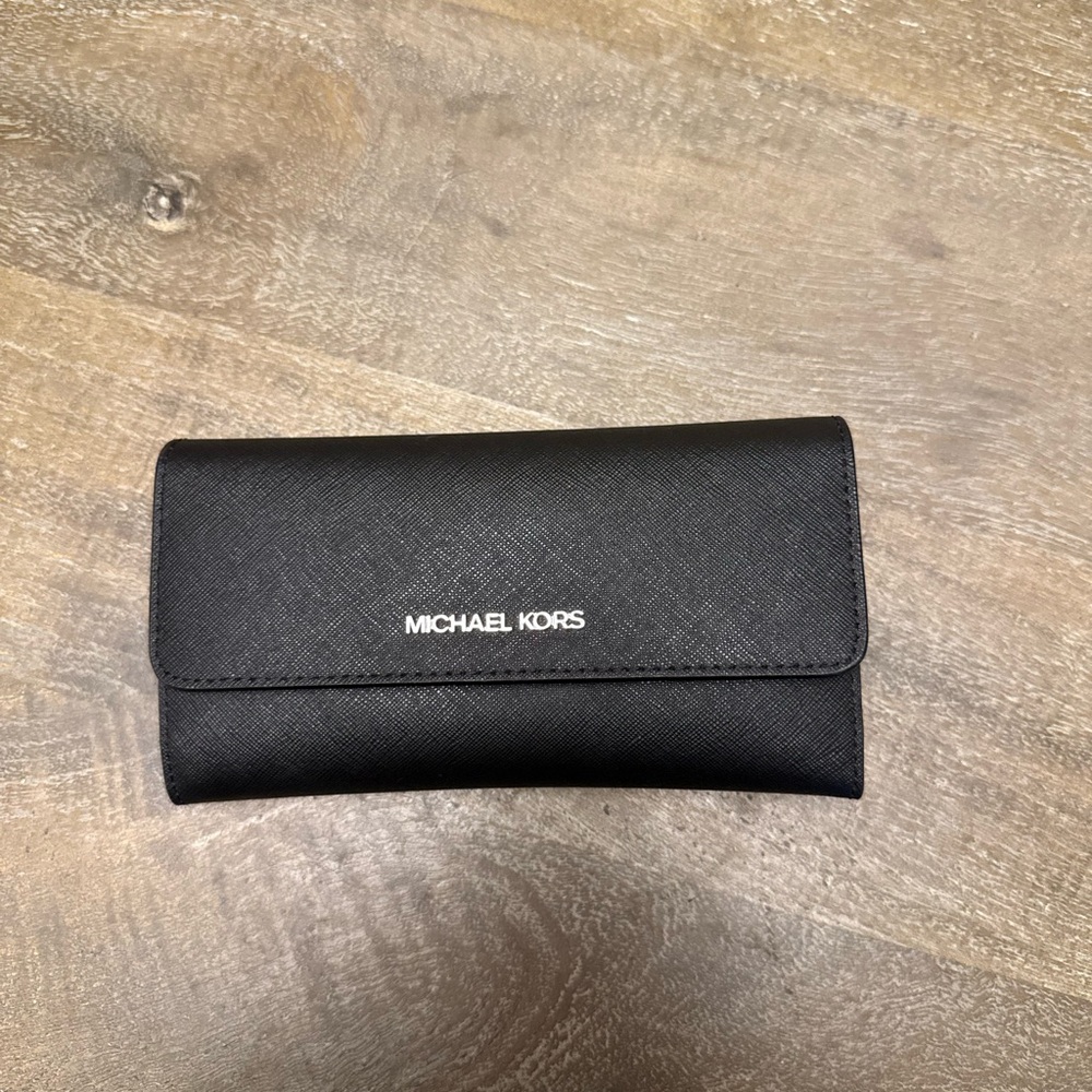 Michael Kors Sleek Black Wallet card holder checkbook holder with zipper
